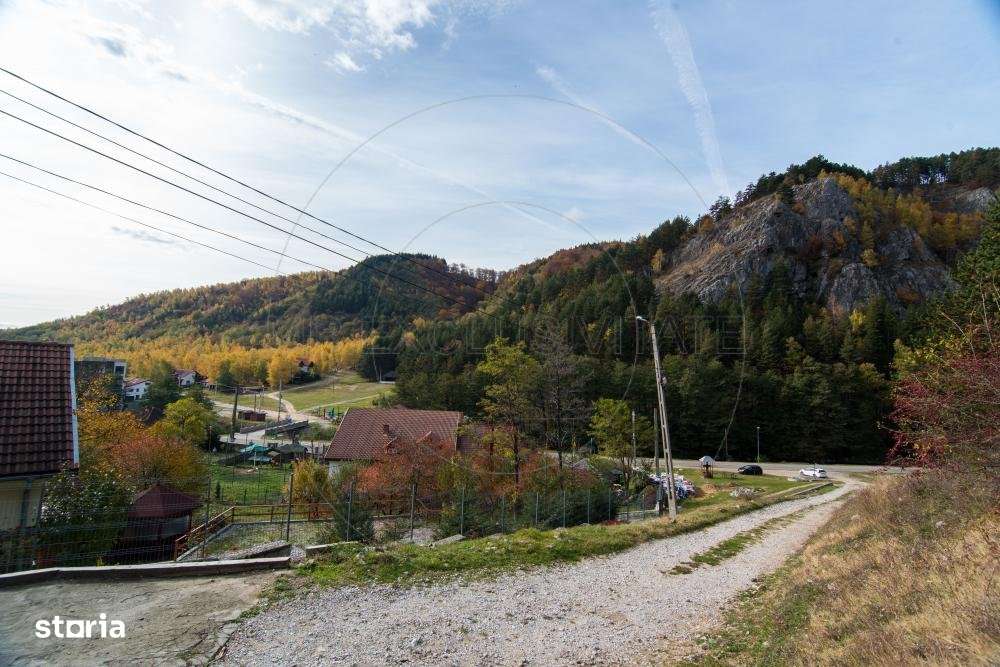 VANZARE / SCHIMB  PENSIUNE in zona de munte, langa Pestera Muierilor - Imagine principală: 2/17