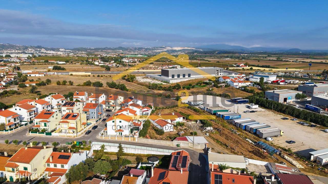 Moradia T4 com garagem-5