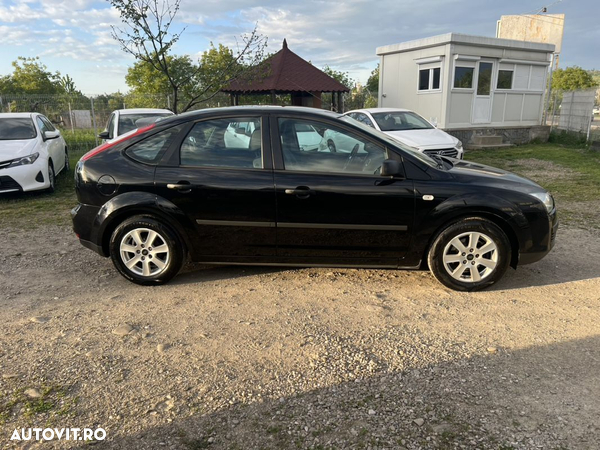 Ford Focus 1.6i 16V - 4