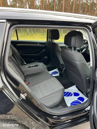 Volkswagen Passat Variant 2.0 TDI SCR DSG - 17