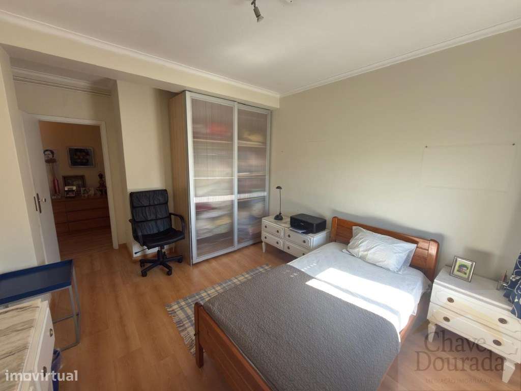 Apartamento T3+3 com garagem e sótão - São Martinho do Bispo-15