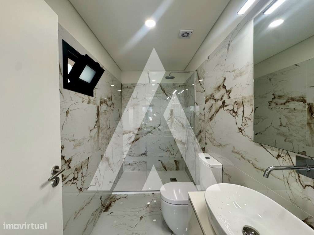 Apartamento T1 com Amplo Terraço no Centro do Porto-11