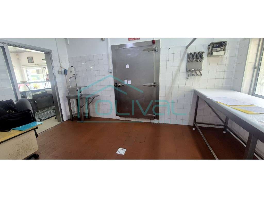 Talho e Charcutaria Tradicional - O Comércio de Proximidade no Port...-14