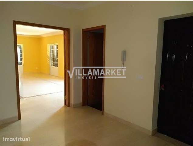 Moradia V3 da banca situada na Urbanização Quinta Vale Verde em Benave-5