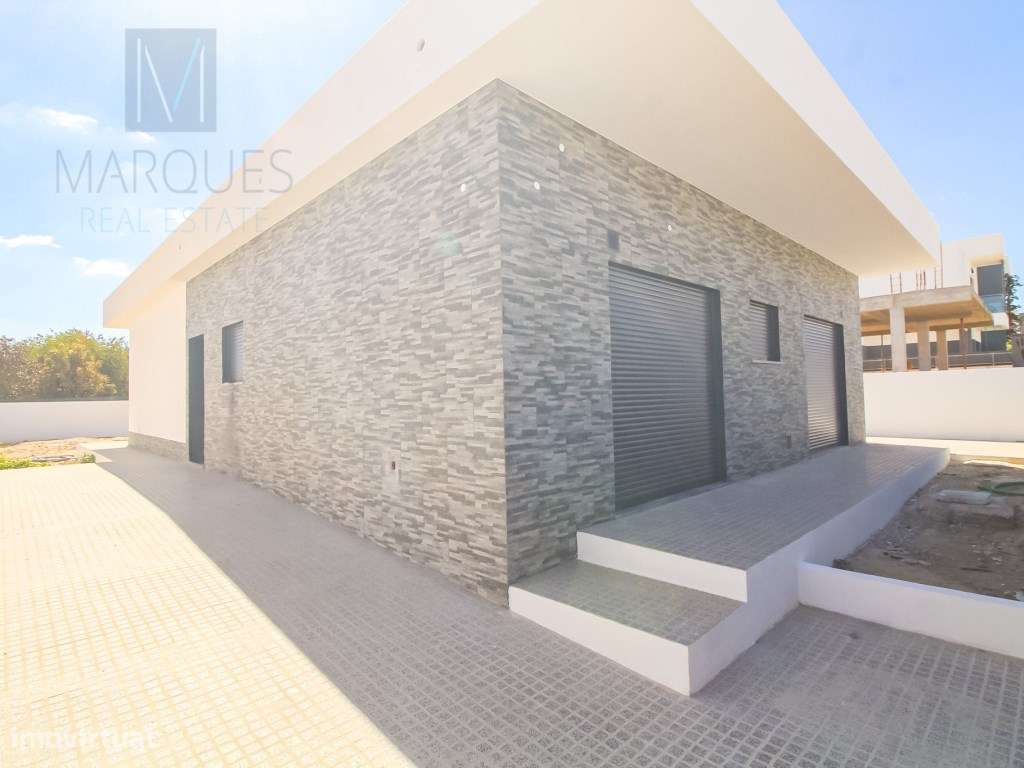 Moradia T3+1 Isolada Térrea em Fernão Ferro - Grande imagem: 2/25