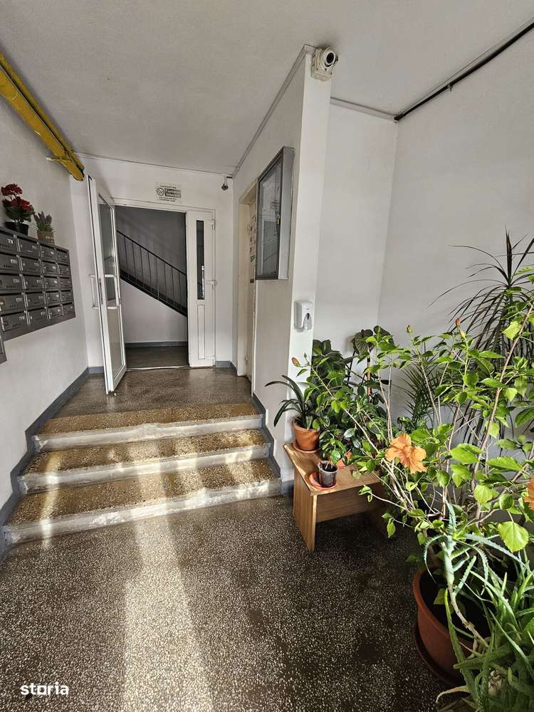 74 mp, 3 camere, 2 băi, 2 balcoane – 8 min până la metrou - comision 0-12