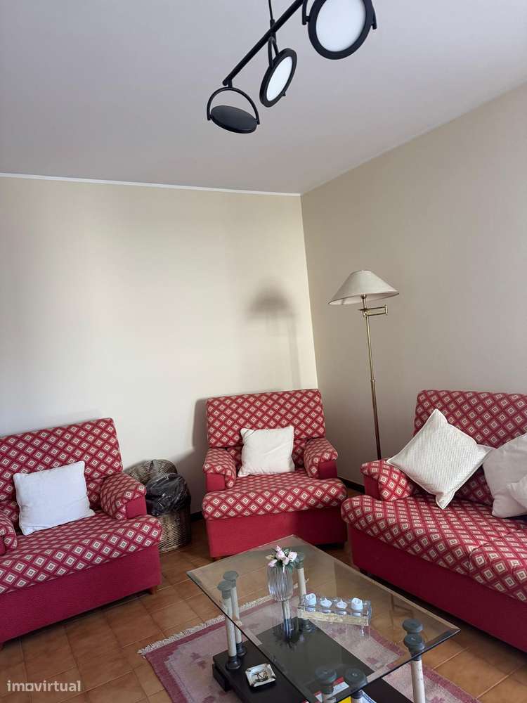 T1 com varanda, garagem e equipamentos completos - Grande imagem: 4/16