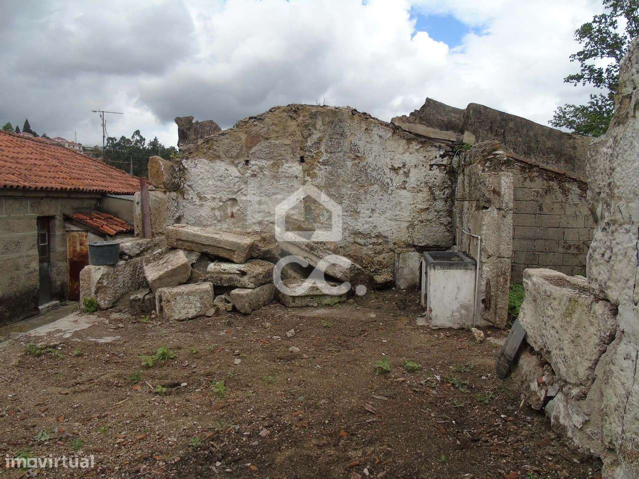 Moradia para restauro em Selho São Cristóvão - Guimarães - Grande imagem: 5/18