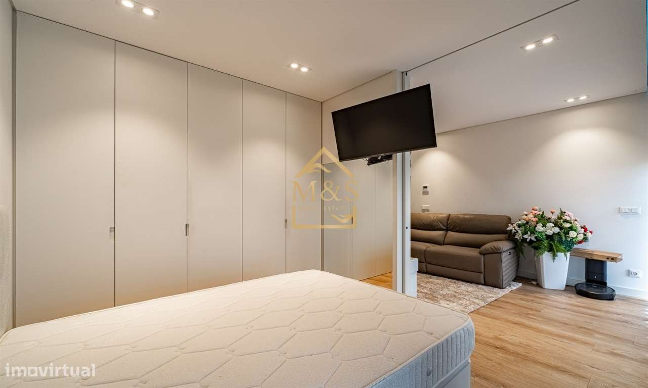 Apartamento T1 , Vistas Rio , Cond.Fechado, varanda, garagem,Antas-15