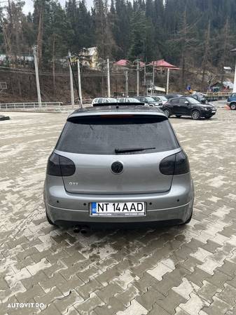 Volkswagen Golf - 4