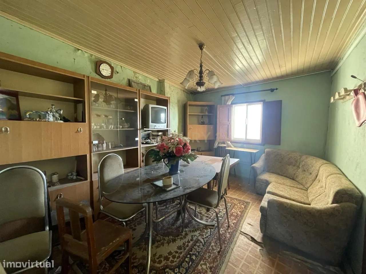 Quintinha com casa de pedra , várias construções e três artigos rústic - Grande imagem: 5/13