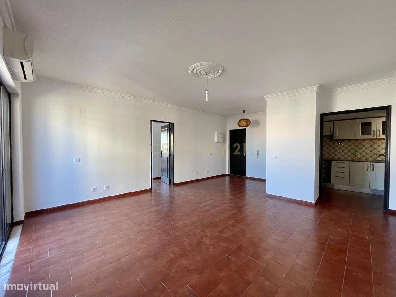 Exclusivo Apartamento T2 - Quarteira - Lugar de Garagem - Varandas - P-15