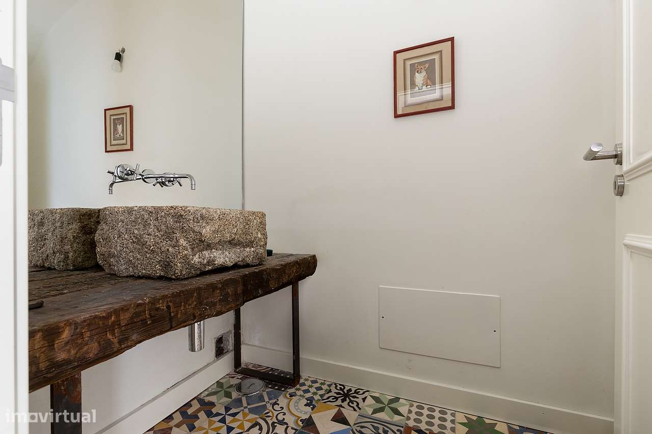 Moradia de luxo com 3 suites, pátio e varandas junto aos Meninos da Gr-10
