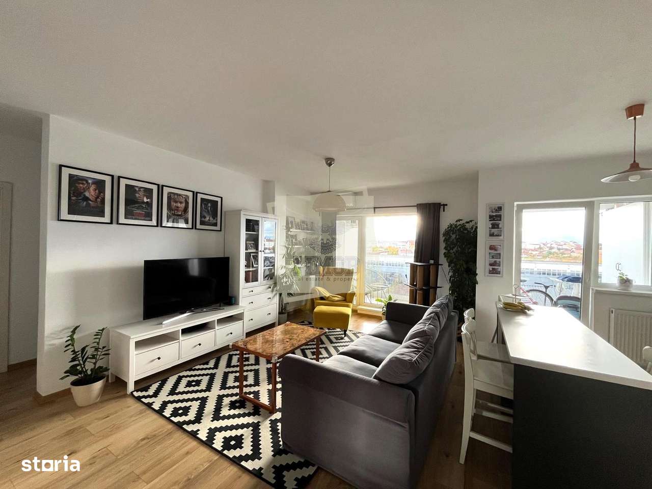 Apartament cu 3 camere cu balcon si parcare in Cartierul Kogalniceanu-1