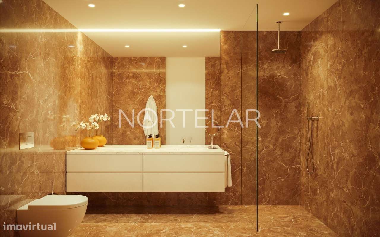 Apartamento T3 amplo com varanda e garagem no VC Forte-7