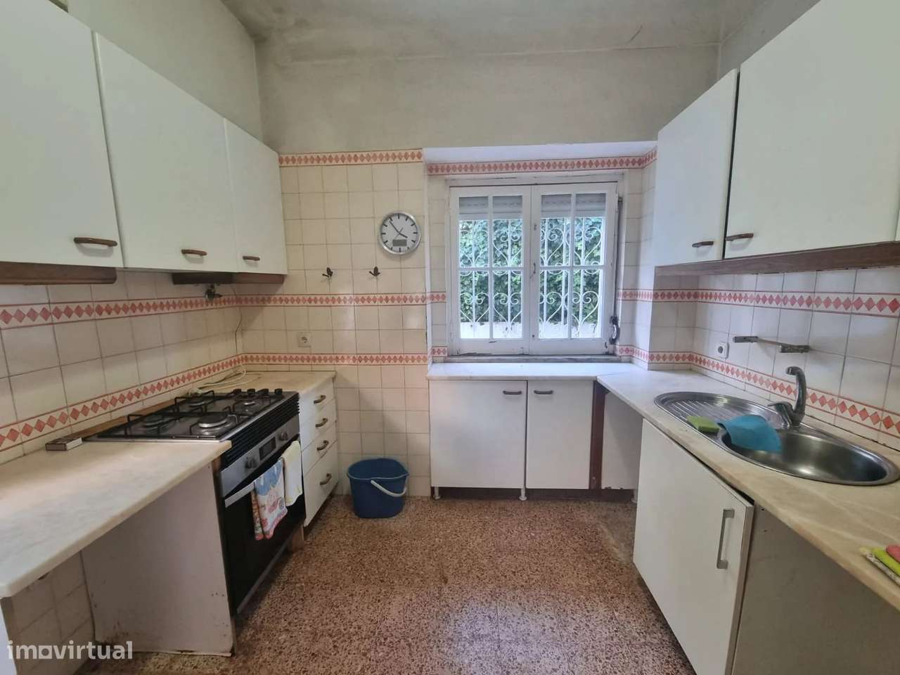 Prédio com 3 apartamentos T2, com Terraço e Jardim na Costa da Caparic-8