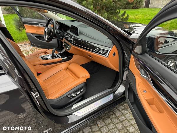 BMW Seria 7 750i xDrive - 14