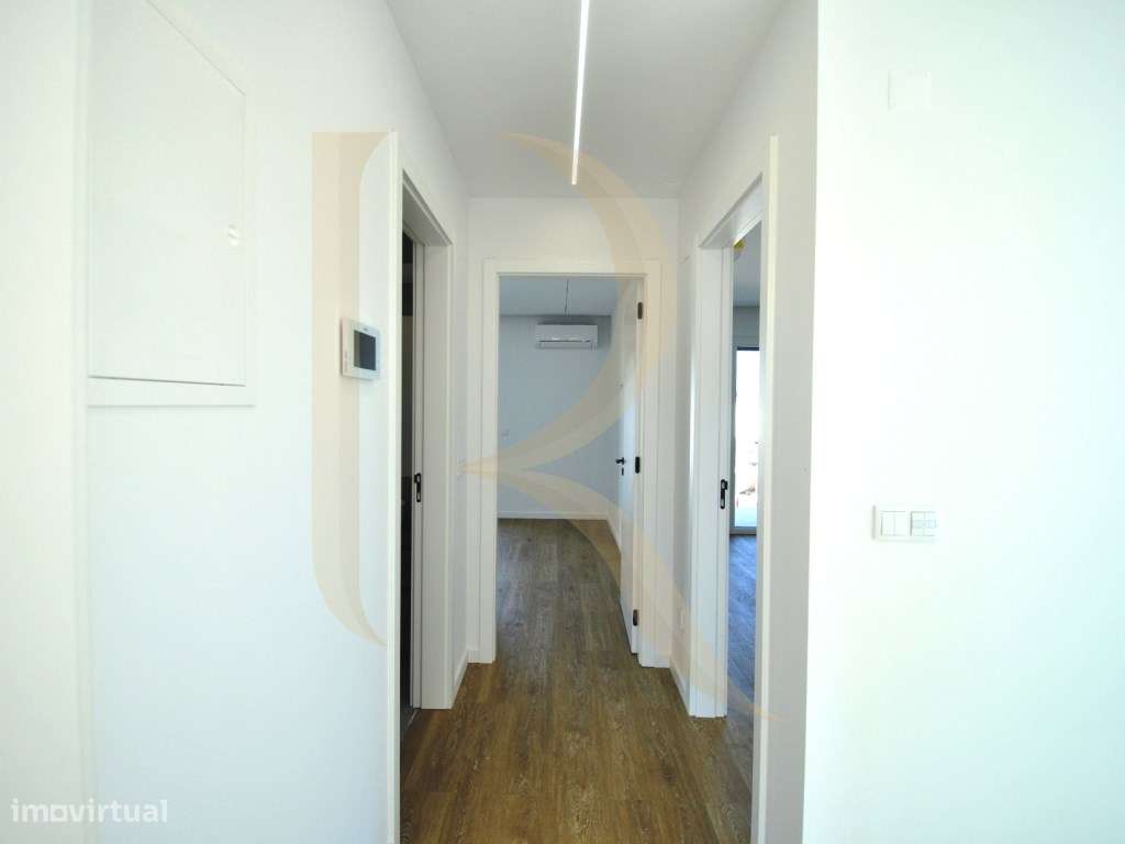 Moradia T3 isolada com piscina, churrasqueira e garagem na Aroeira-19