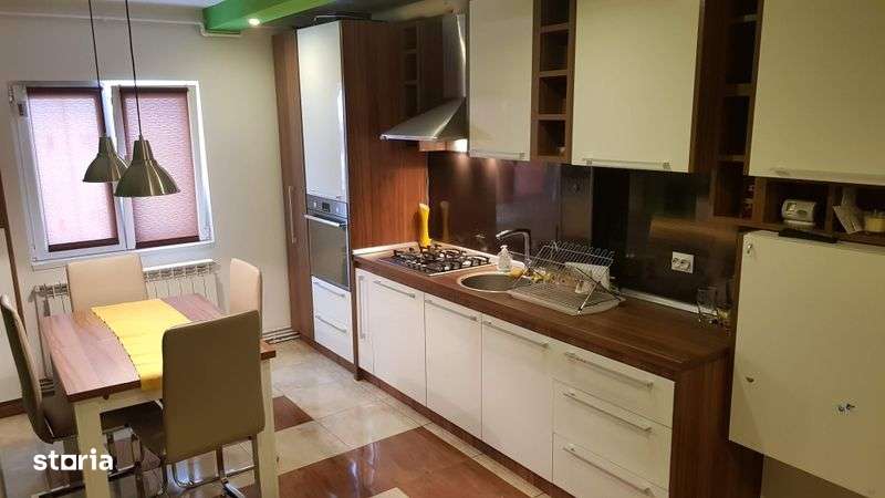 Inchiriez apartament decomandat 3 camere Noua - Imagine principală: 4/6