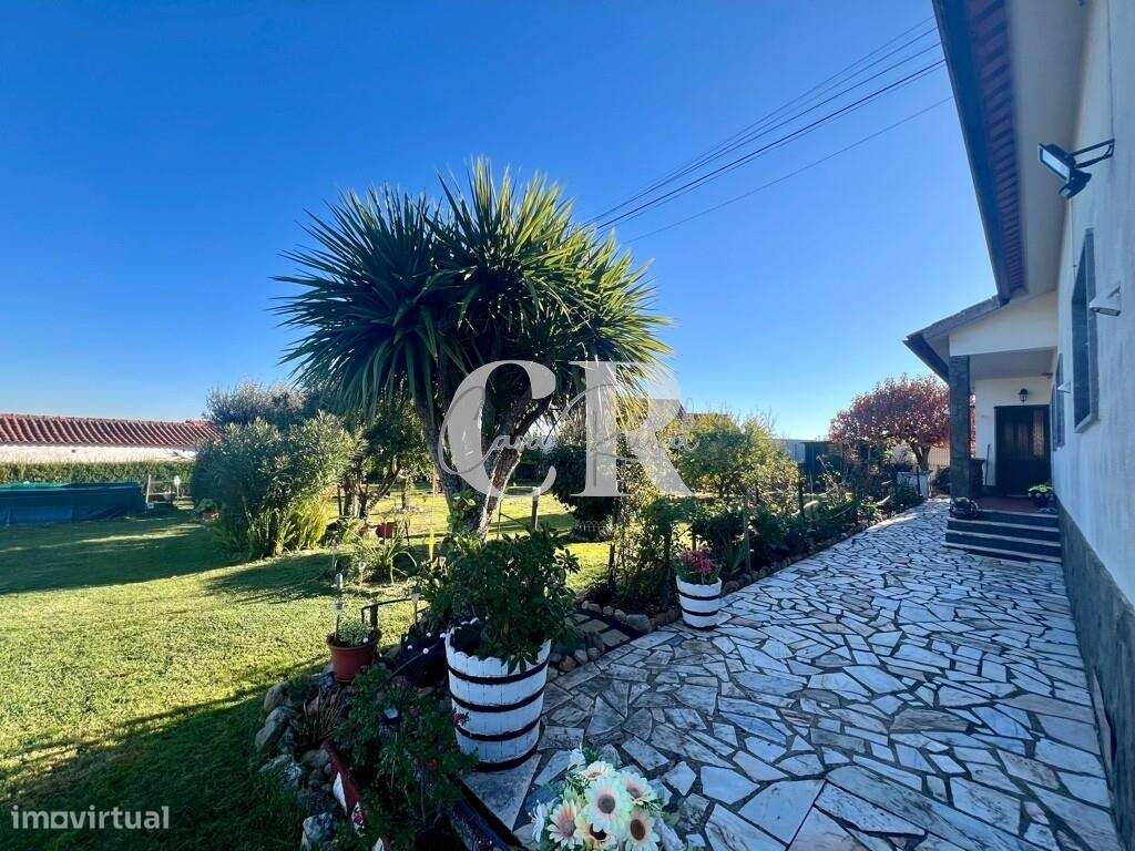 Excelente moradia térrea e independente com jardim em Arega - Figueiró-25