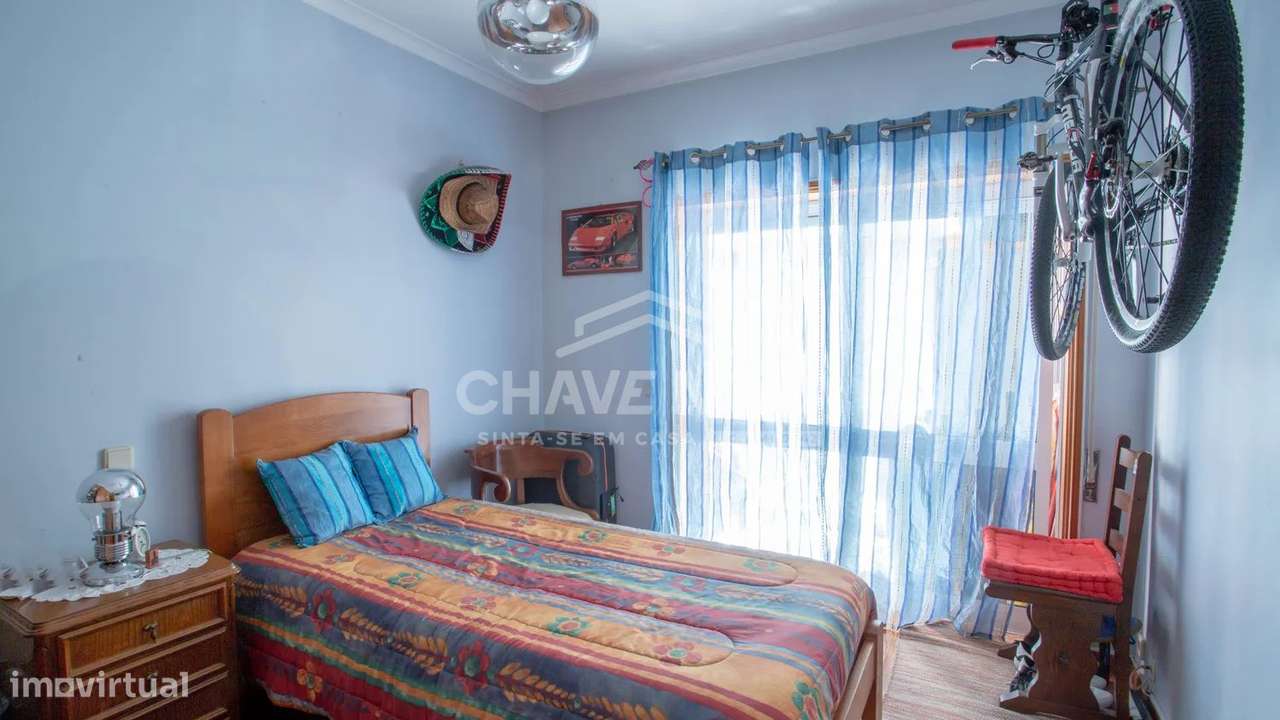 Apartamento T2 c/ varanda em Canelas-12