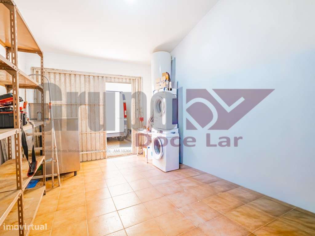 Moradia Isolada T5 com Garagem e anexo em Quinta do Conde-12