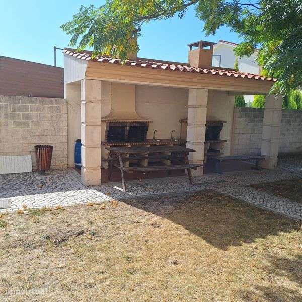 Apartamento T-2 +1,predio com elevador, piscina, zoma churrasco, park - Grande imagem: 5/8