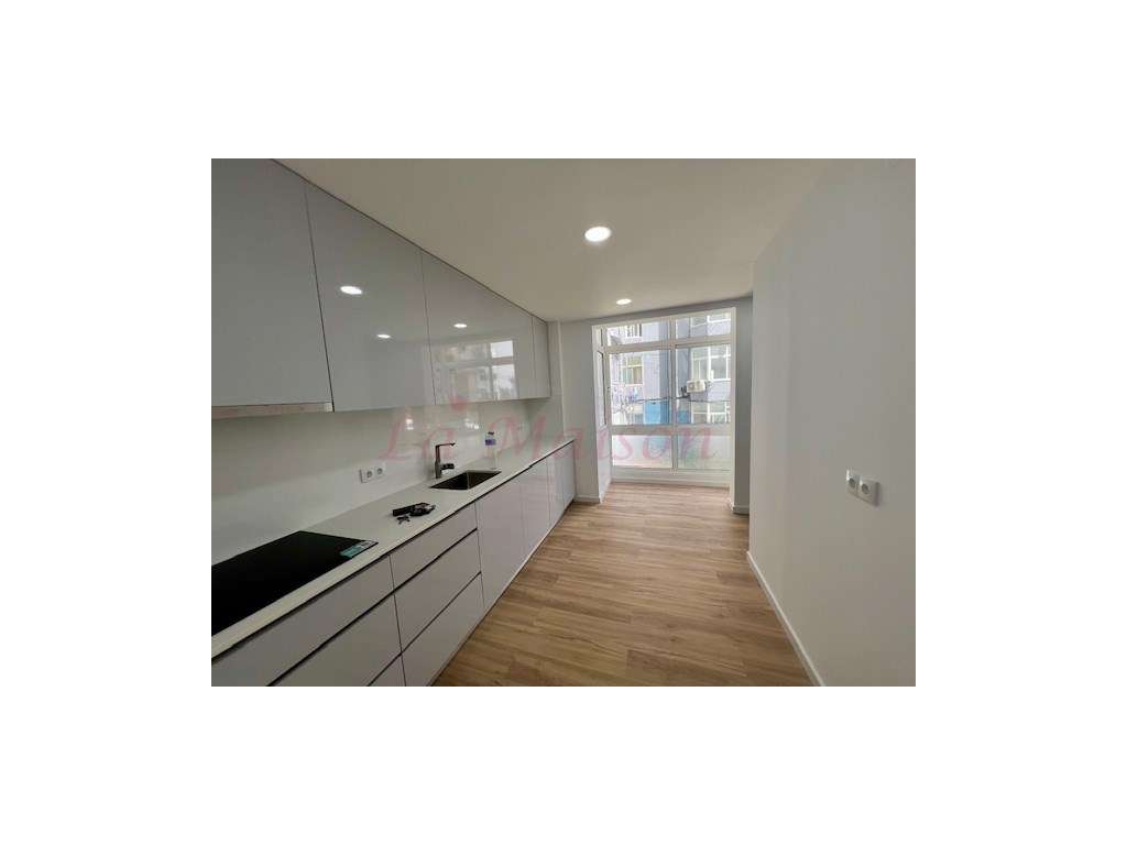 Apartamento T3 totalmente remodelado na Amadora-4