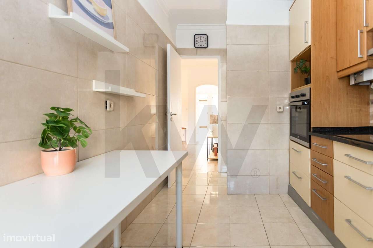 Apartamento T2 na Rua da Liberdade em Almada-8