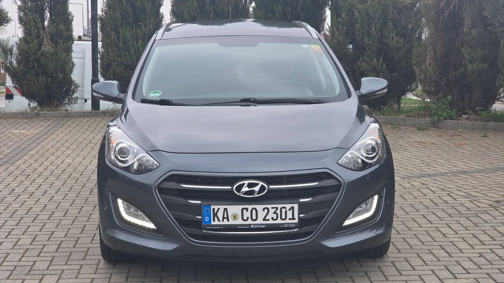 Hyundai i30 II blue 1.6 CRDi Premium 2015