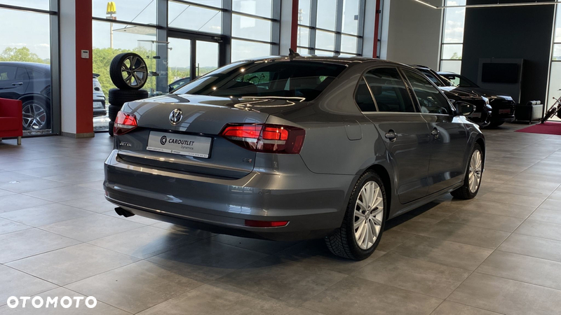 Volkswagen Jetta - 9