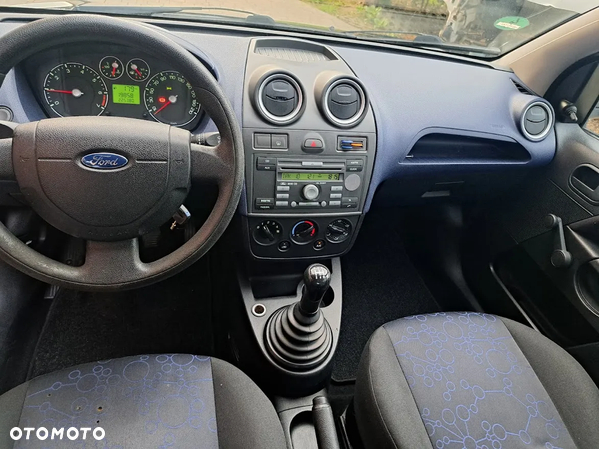 Ford Fiesta 1.3 Ambiente - 8