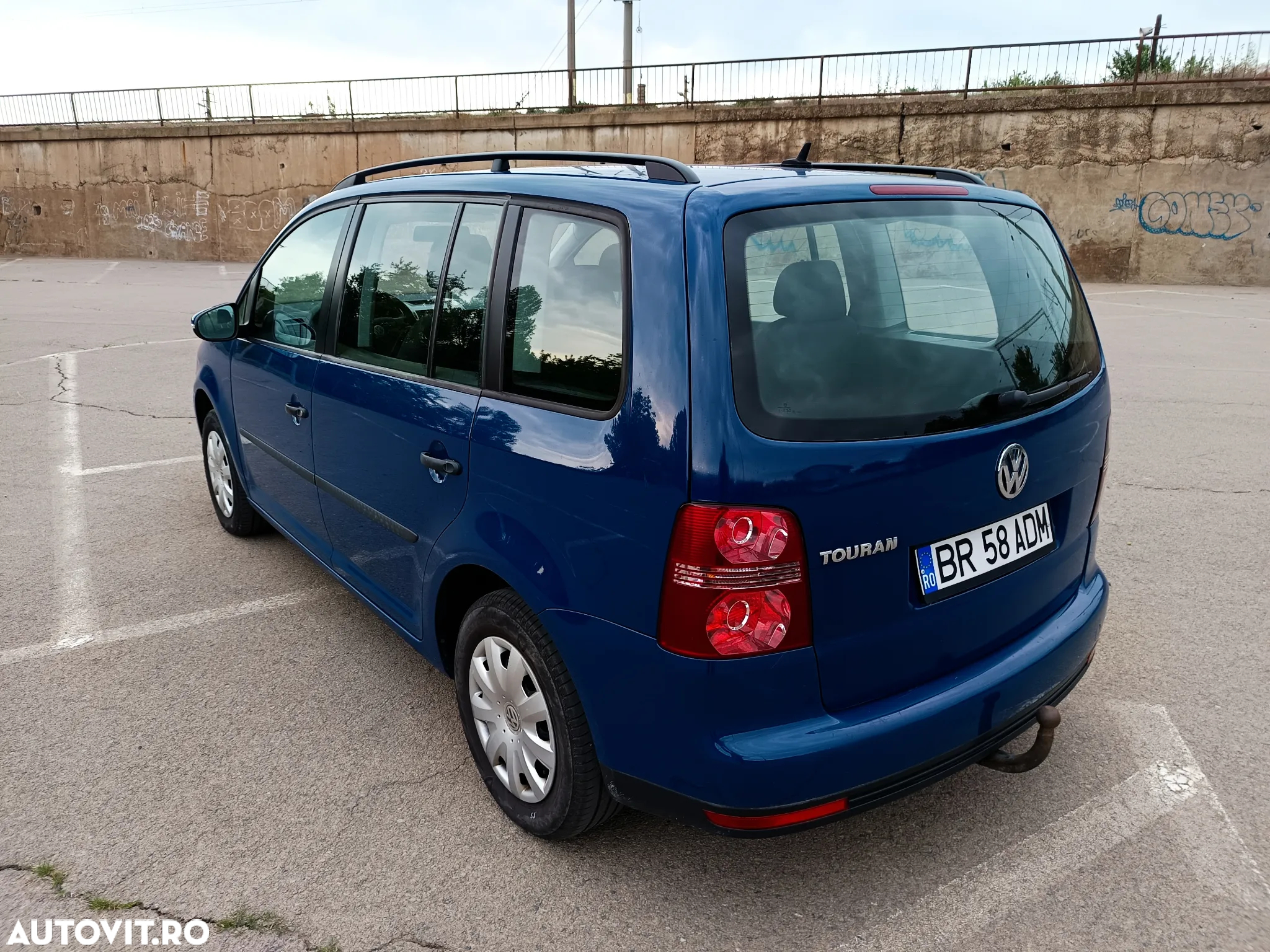 Volkswagen Touran 1.6 Conceptline - 3