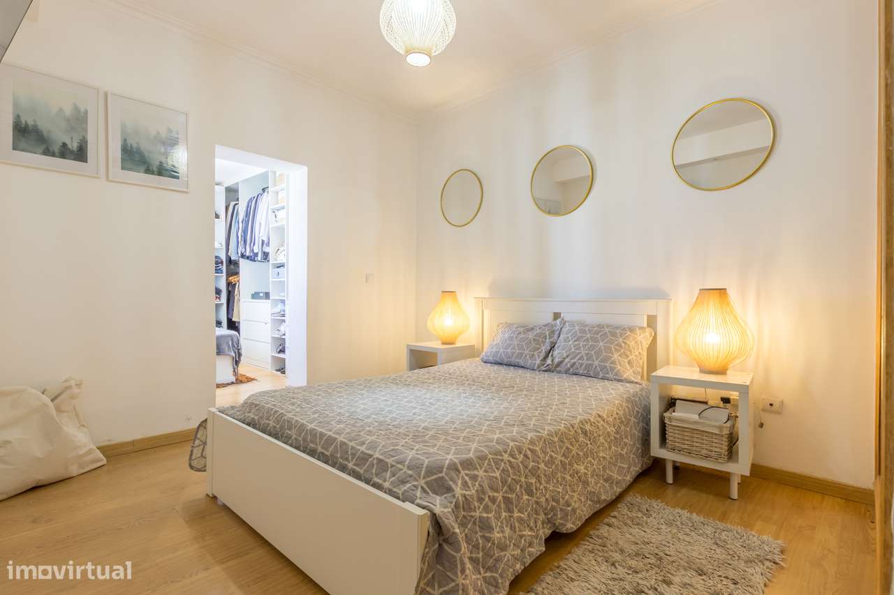 Moradia geminada de tipologia T3 com piscina, garagem e jardim-16