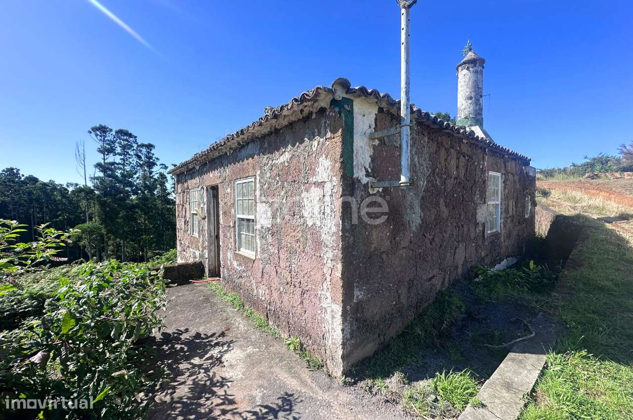 Moradia T2 com terreno rústico em Fonte Pereira, Santo Espírito - Grande imagem: 3/10