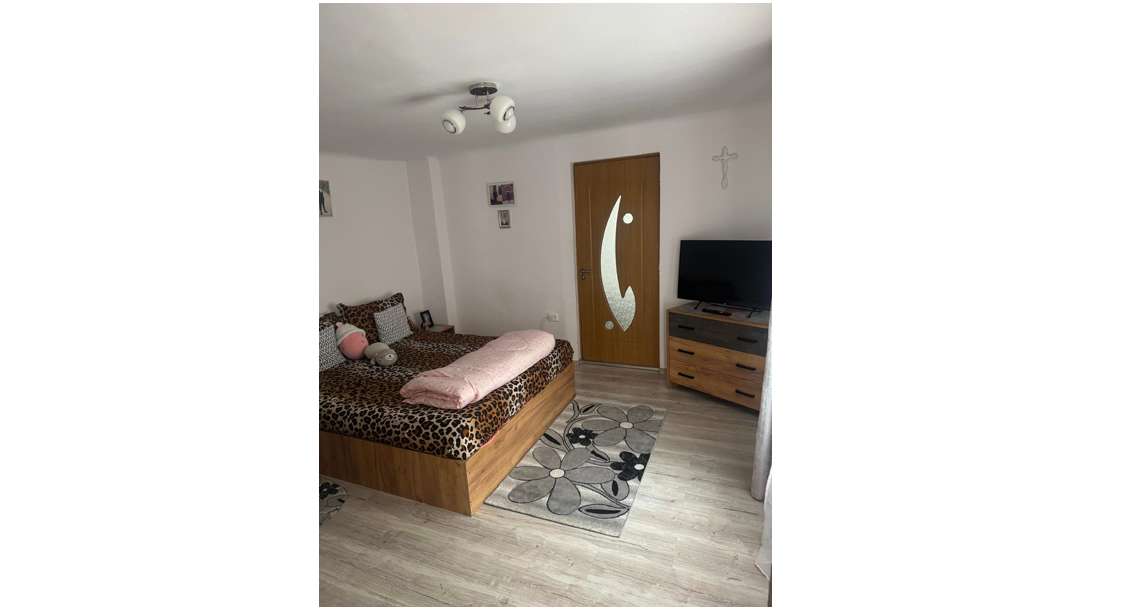 Vand Casa si Pivnita, 2 Camere, Zona Gusterita-11