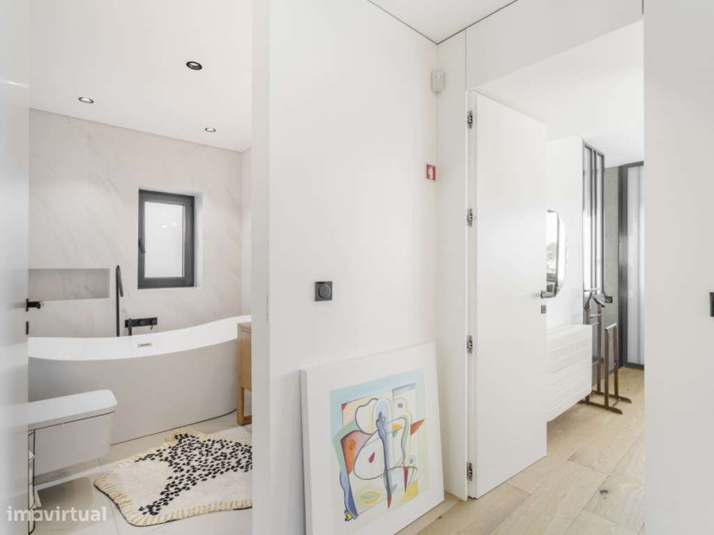 Moradia V3+1 totalmente renovada com vista mar-37