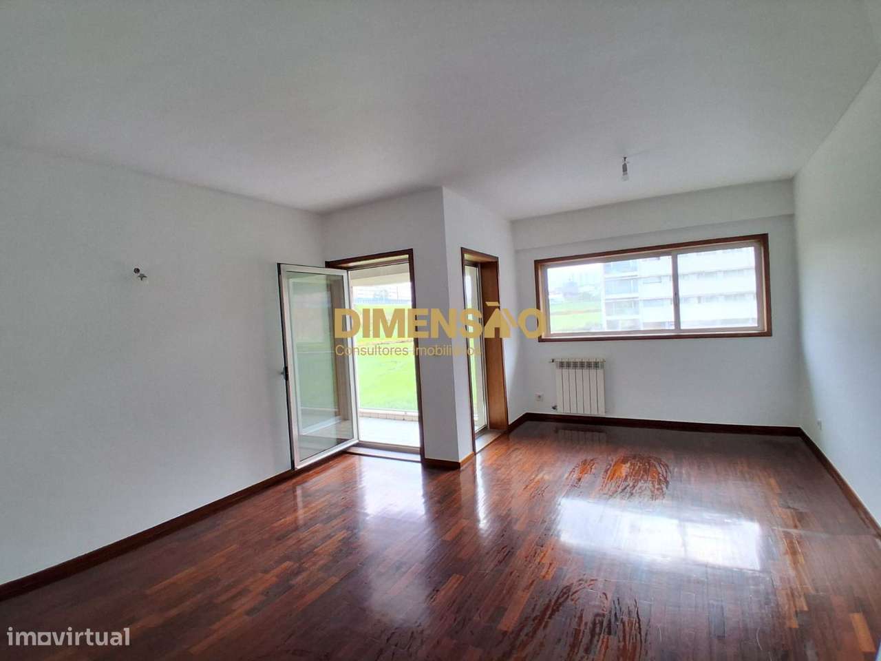 T1 com duas frentes e garagem Ref DCI153B-8