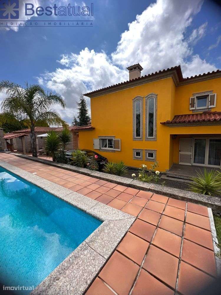 Moradia T4 - 4 Suites - Possib. Permuta - Ribeirão-53