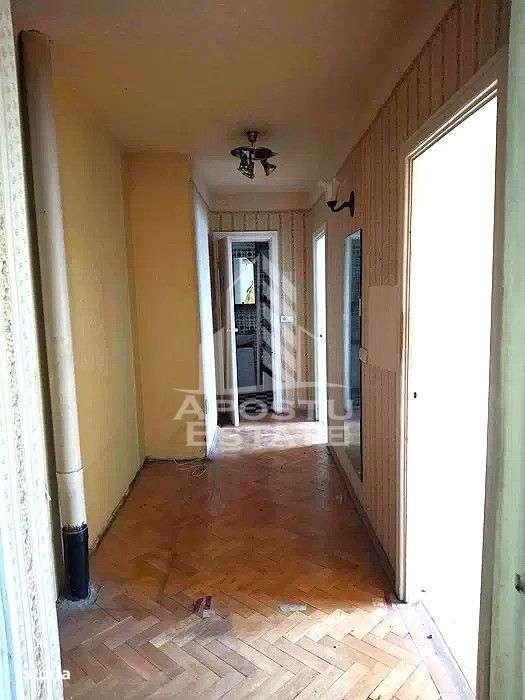 Apartament cu 3 camere, decomandat, centrala proprie,Spitalul Judetean - Imagine principală: 4/8