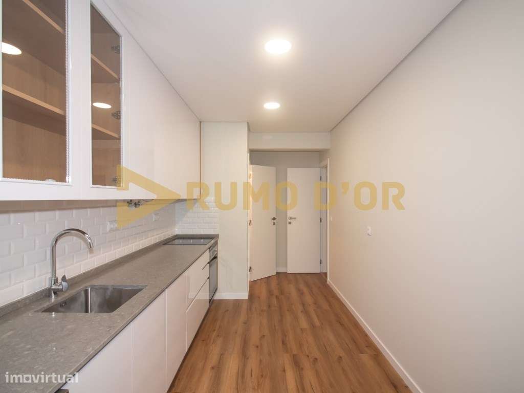 Apartamento T2 em Mem Martins de R/C com Arrecadação - Grande imagem: 2/19