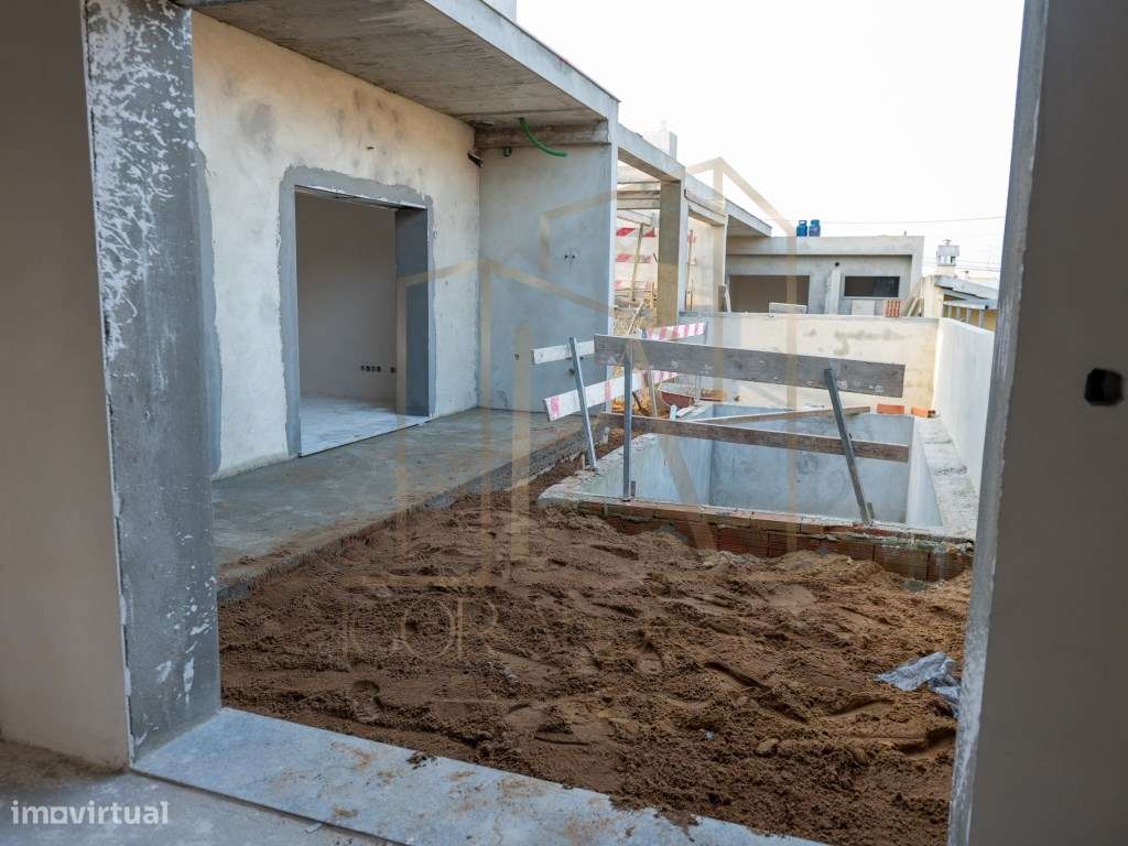 Moradia Independente T3 + 1 com 2 Suítes e piscina-21