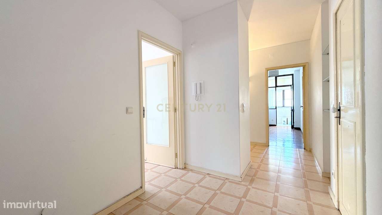 Excelente T1 com Terraço de 68 m² e Lugar de Garagem-12