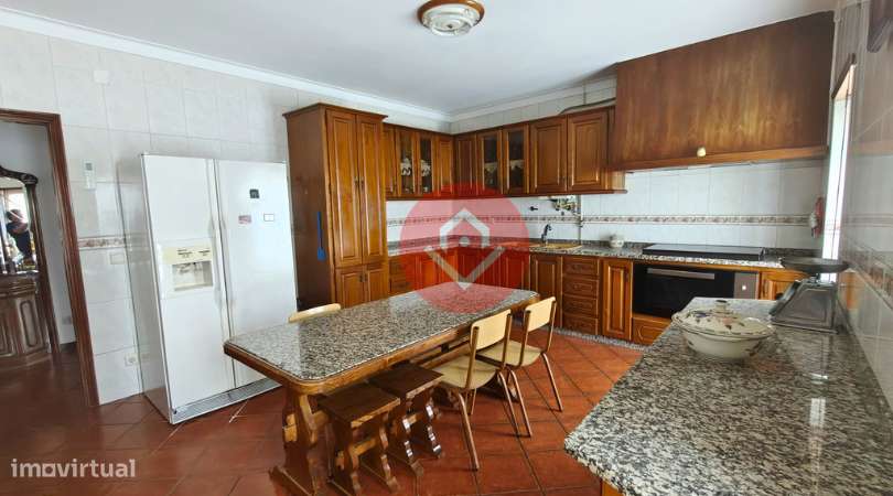 T3 com varanda e boas áreas em Vila Verde-3