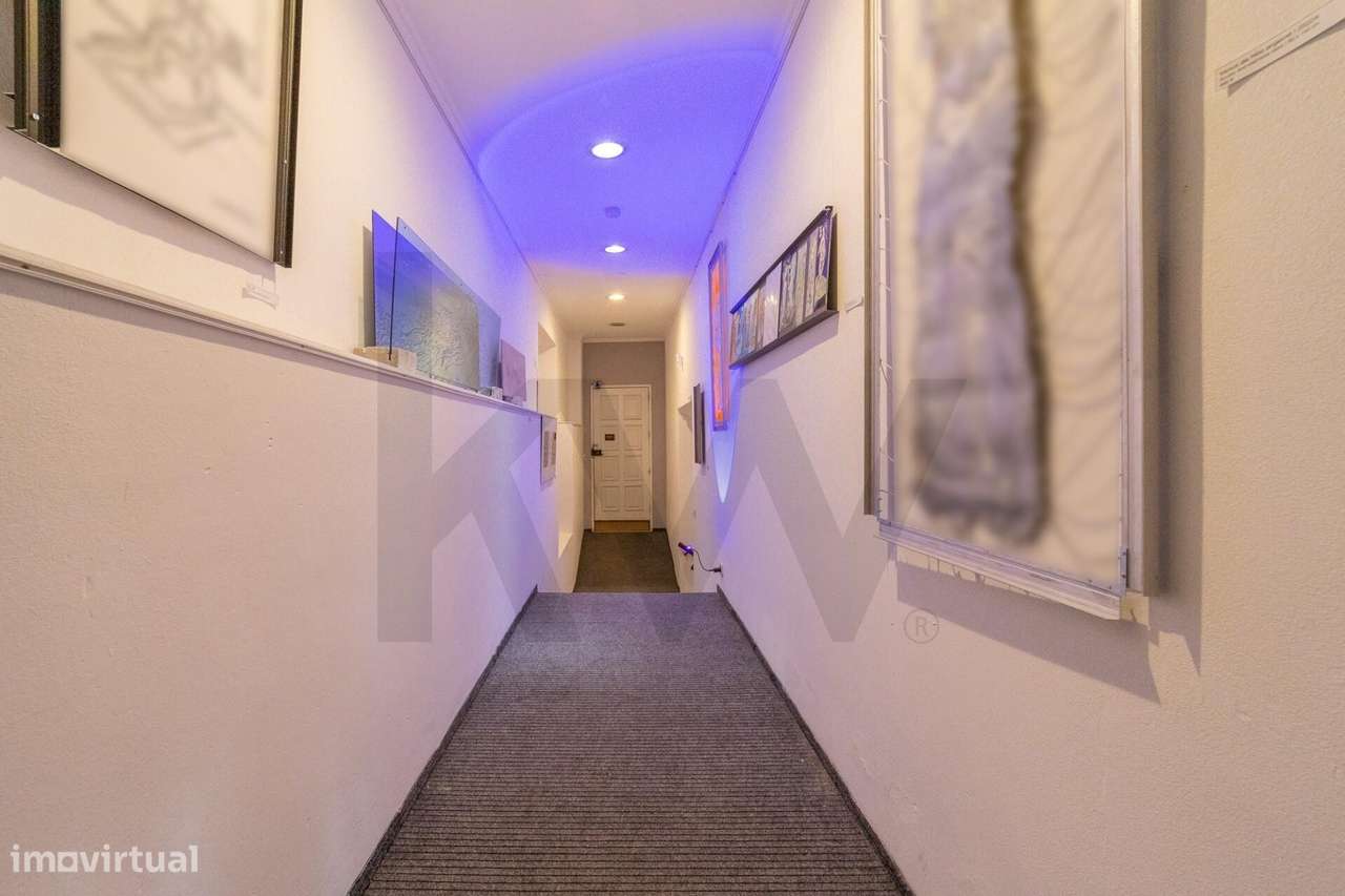 Trespasse / Espaço Comercial e Artístico com Bar, Café e Jardim Tropic - Grande imagem: 4/23