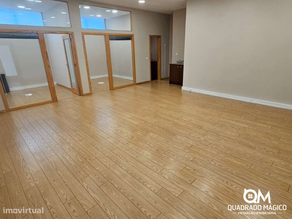 Loja à Venda em Ramalde com Localização Estratégica junto ao Hospit...-8