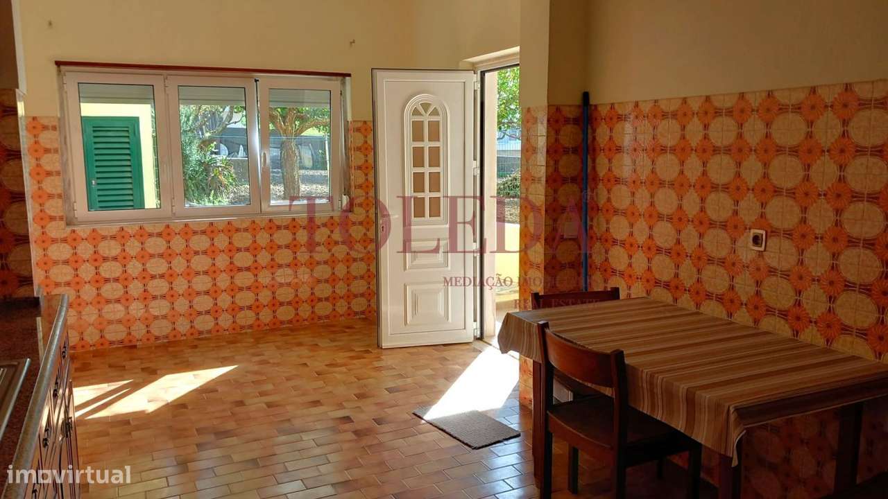 Moradia Bifamiliar com 2 T3 em Vialonga-7