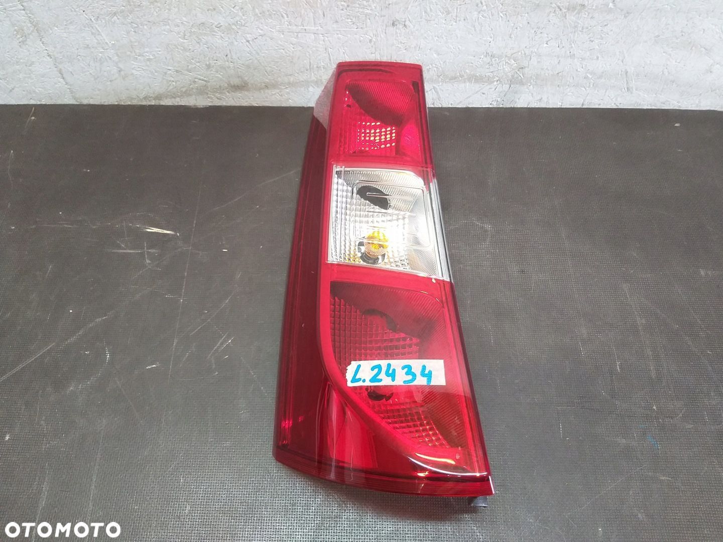 LAMPA TYŁ LEWA DACIA DOKKER 265551619R - 1