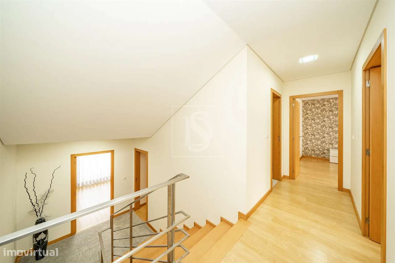 Moradia T4 com 2 Suites em Gamil – Barcelos-12