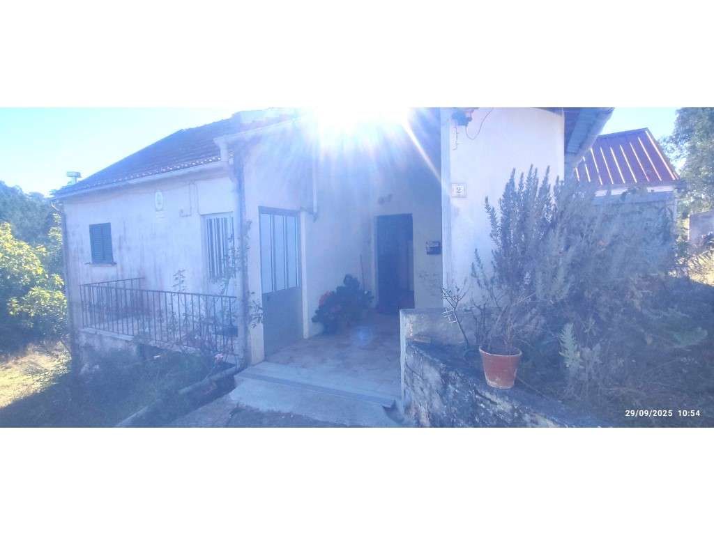 Moradia, anexos e terreno com furo , a poucos minutos da cidade de ... - Grande imagem: 3/34